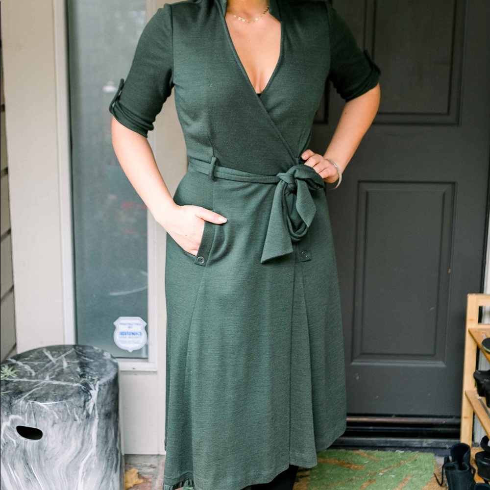 BCBGMaxAzria Green Wrap Dress 3/4 sleeves